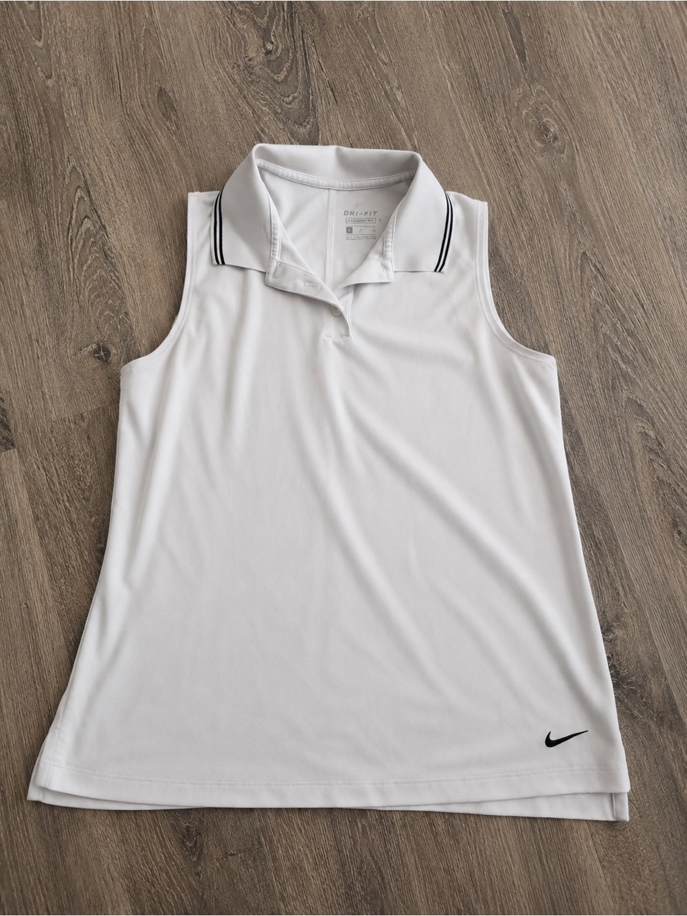 Nike Women’s White Sleeveless Polo Shirt - Picture 2 of 9